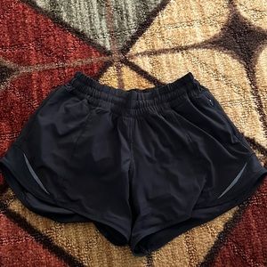 Lululemon Shorts - Hotty Hot Low-Rise Lined Short
